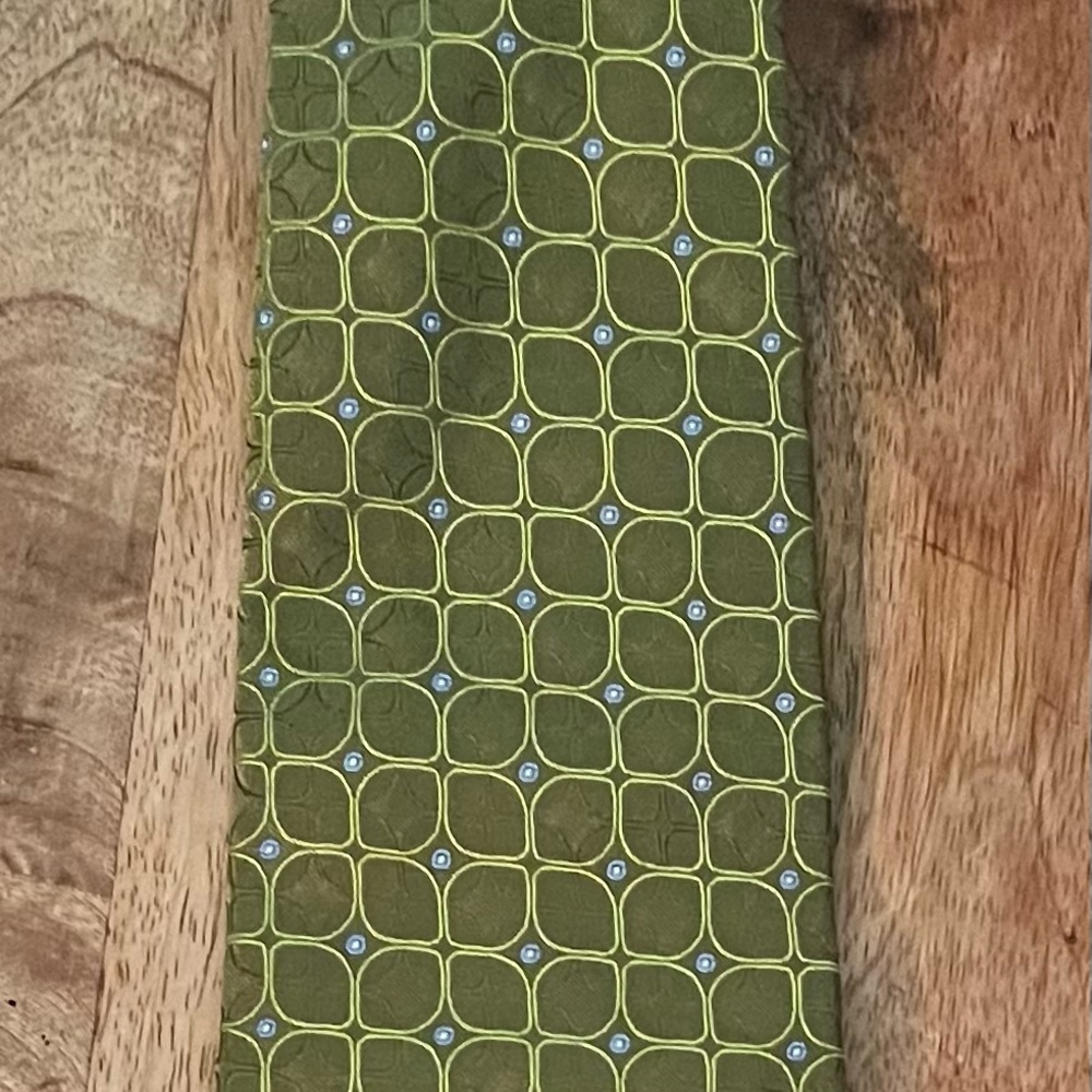 JOS A. BANK MEN’S LIGHT & DARK OLIVE & BLUE 100% SILK NECKTIE/PRE-OWNED/COURTLY!